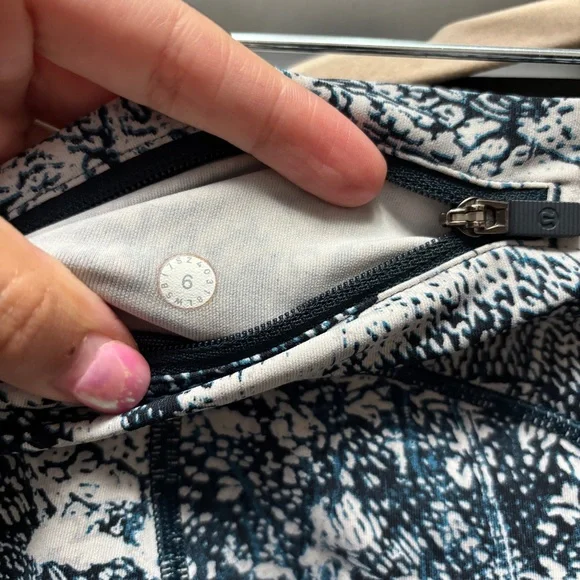 Lululemon Speed Up Tight *Full-On Luxtreme 28"
Wildwood Multi Size 6 - Picture 9 of 11